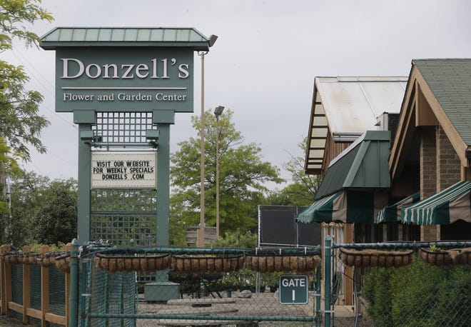 Announced today by SVN Summit Commercial Real Estate Group, the former Donzell's Flower & Garden Center site in Akron has been purchased by Harrisburg, Pennsylvania-based Penske Truck Leasing and will become a truck rental and service center.